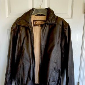 Mens leather Columbia coat. Only worn 2 x’s